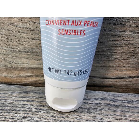 FIRST AID BEAUTY FAB Pure Skin Face Cleanser 5 oz/142g Full Size - Picture 2 of 3